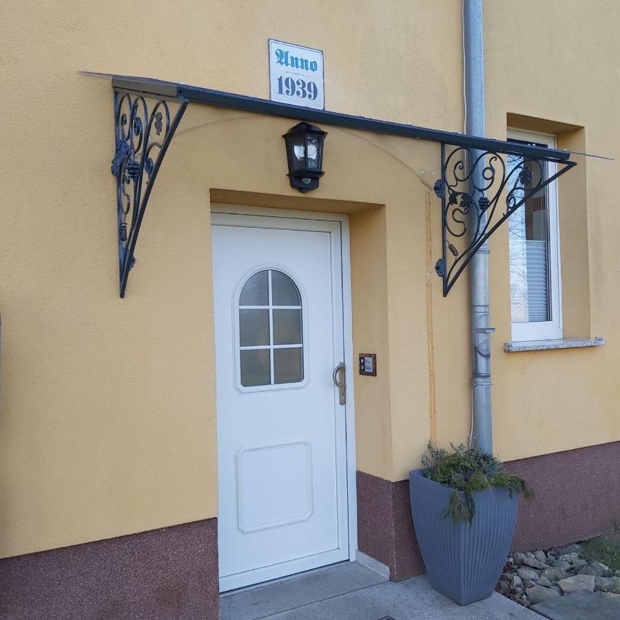 Gelbes Haus Seenland Ferienwohnungen Xl Elsterheide Kültér fotó