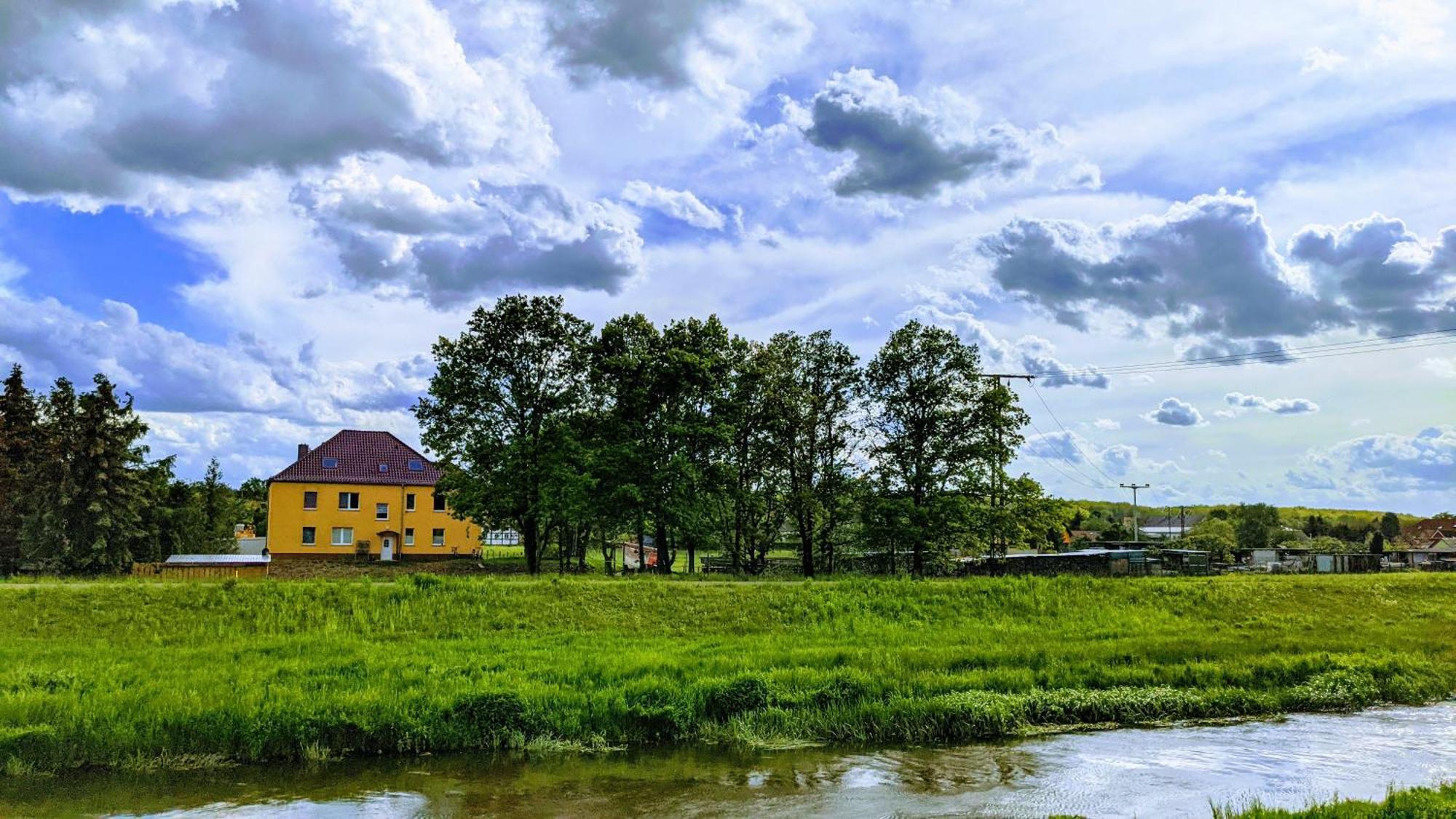 Gelbes Haus Seenland Ferienwohnungen Xl Elsterheide Kültér fotó